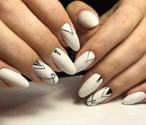 Дизайн ногтей в белом цвете. Фото со стразами, втрикой, новинки 2021