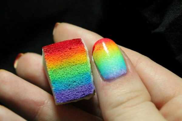 Разноцветные дизайны ногтей, маникюр с полосками, разводами, втиркой. Фото