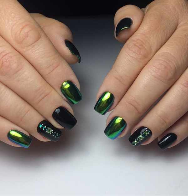 Дизайны ногтей зеленого цвета. Фото с рисунком, стразами, золотом, втиркой. Новинки 2021