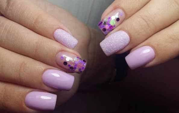Дизайн ногтей в фиолетовых тонах. Фото со стразами, цветочками, блесточками, камнями, бульонками, втирка