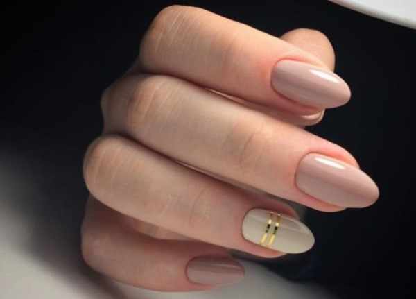 Классический маникюр на короткие ногти. Фото, новинки дизайнов гель-лаком 2021