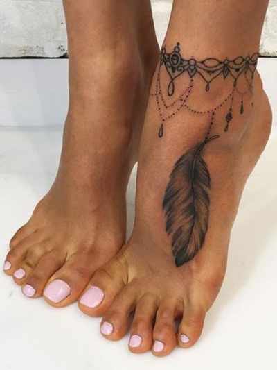 Красивые татуировки для девушек. Фото надписей, легких женских тату, парных, небольших на руке, запястье, бедре, плече, ноге, животе