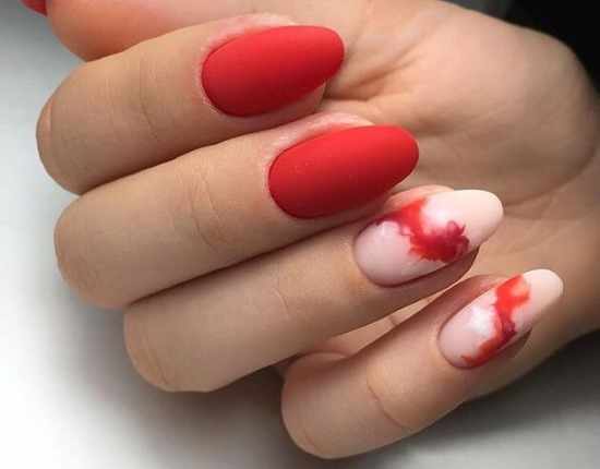 Красные матовые ногти дизайн 2021. Фото новинки со стразами, серебром, френчем, золотом, рисунком