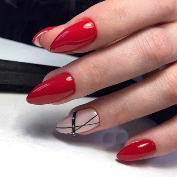 Красный маникюр на длинные ногти. Фото 2021 со стразами, полосками, орнаментом, френч