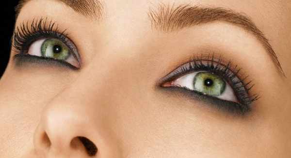 Макияж для зеленых глаз и темных волос, светлых, рыжих, на каждый день, на свадьбу. Пошаговая инструкция