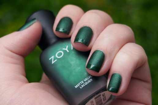 Темно-зеленый маникюр лаком. Фото матовый дизайн на короткие и длинные ногти, новинки, модные тенденции