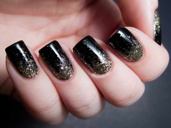Маникюр черный с золотом. Фото, дизайн на короткие, длинные ногти, типа Диор, матовый, френч, со стразами
