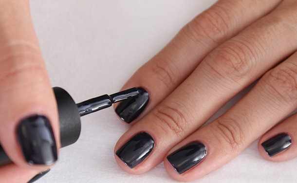 Маникюр с черным лаком на короткие ногти. Фото, дизайны, как сделать пошагово в домашних условиях