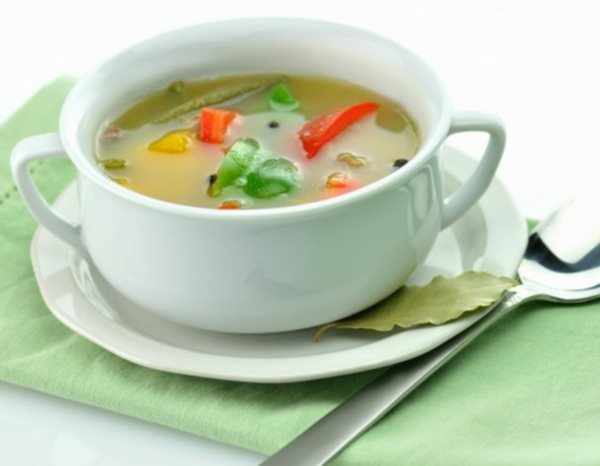 Супница с супом на тарелке