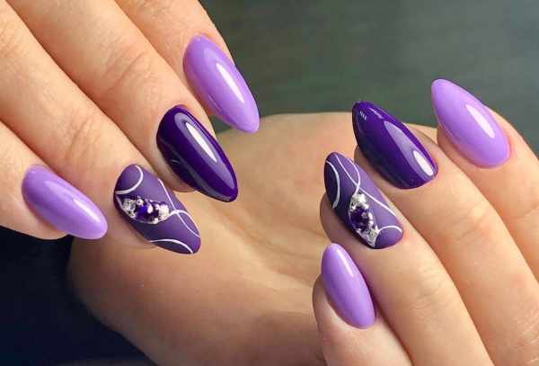 Сиреневые ногти дизайн. Фото со стразами, фиолетовые с цветочками, рисунком