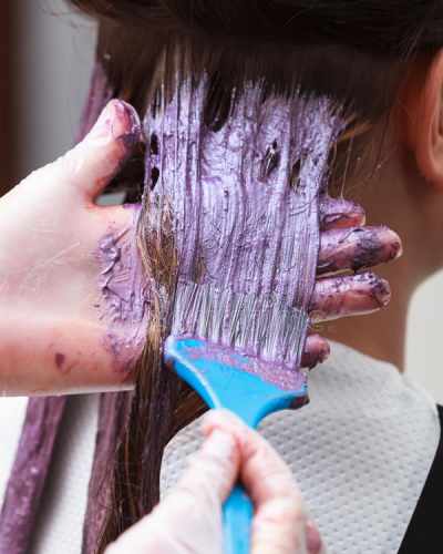 Светло-фиолетовый цвет волос. Фото с блондом, на короткую стрижку, каре, кончики