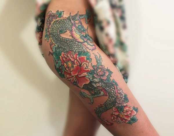 Татуировки для девушек – фото, надписи и их значения на запястье, руке, бедре, ключице, пояснице