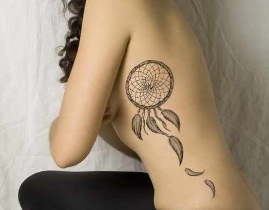 Татуировки на ребрах (боку) у девушек. Идеи, фото, эскизы, значение и описание