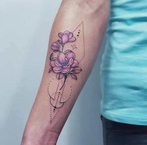 Татуировки на предплечье для девушек. Эскизы, фото, надписи со смыслом с переводом